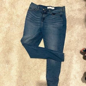 Levi mid rise skinny jeans